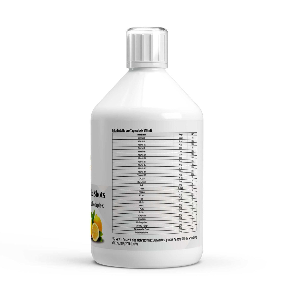 Frische Zitrusfrüchte und grüne Superfoods wie Spirulina symbolisieren die natürliche Vitalstoff-Vielfalt der MultiVitamin Basic Shots von The Vital Manufacture – Fokus auf Ganzheitlichkeit und Mikronährstoff-Balance.
