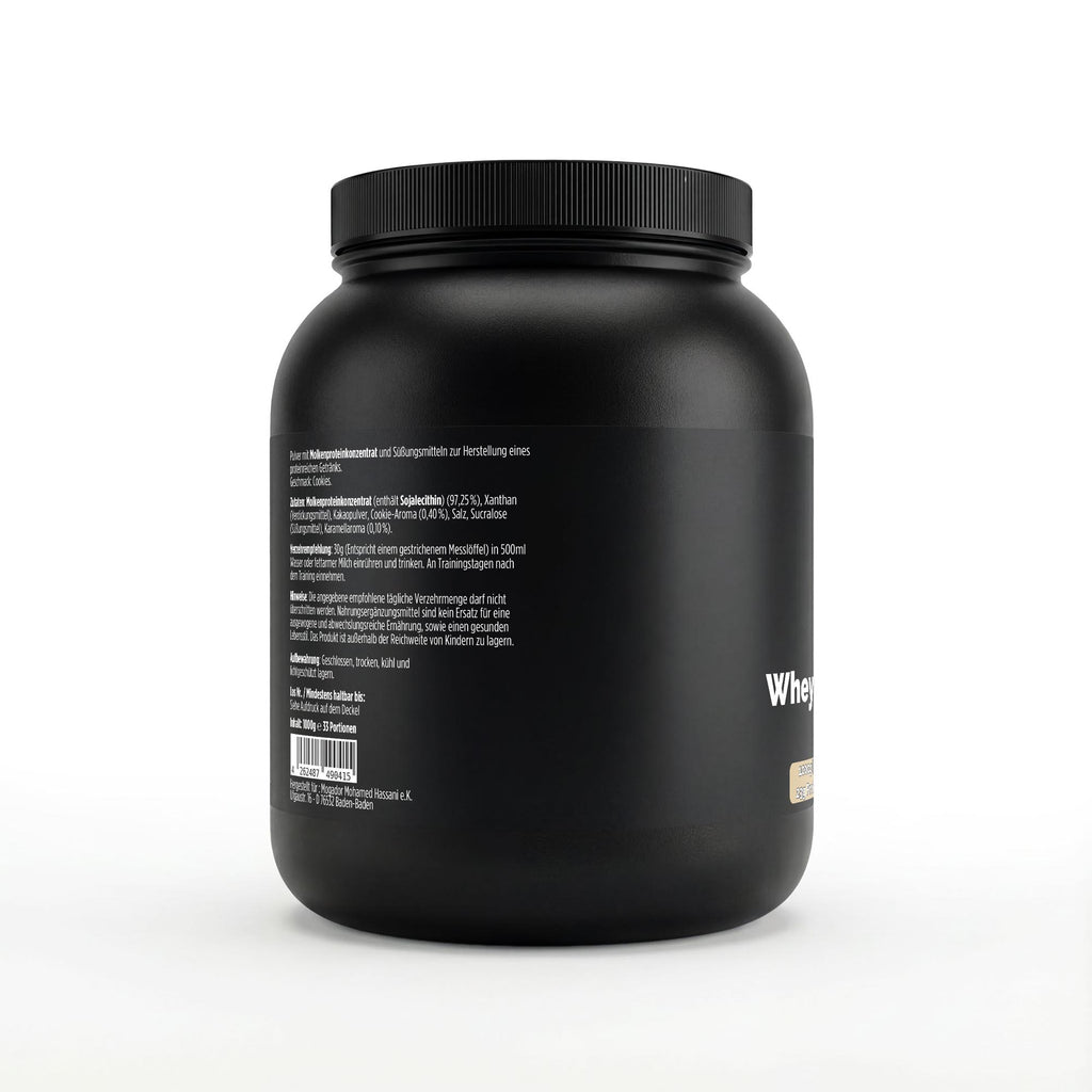 Schwarze Dose des Whey Protein Cookies von THE VITAL MANUFACTURE, 1000g Inhalt, mit Abbildung von Schoko-Keksen und Angabe von 23g Protein pro Portion.