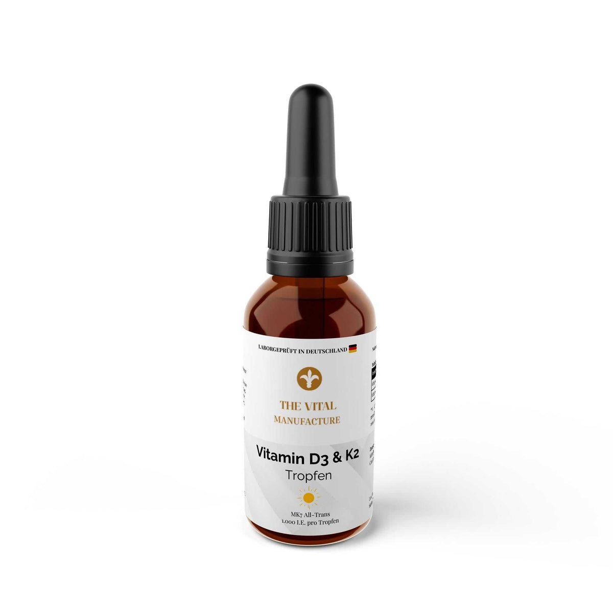 Vitamin D3 + K2 Tropfen in brauner Glasflasche mit schwarzem Tropfverschluss und weißem Etikett mit goldener Schrift